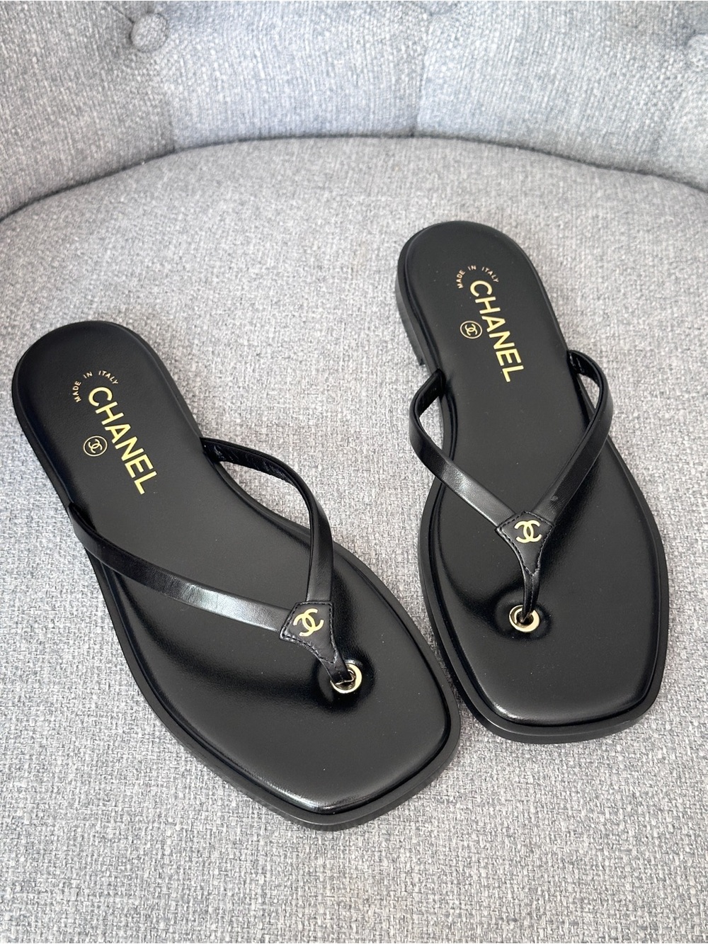 NEW BLAZY CHANEL Black leather GOLD CC Logo FLIP FLOP Slides Flat Sandals 38.5 - Picture 3 of 16